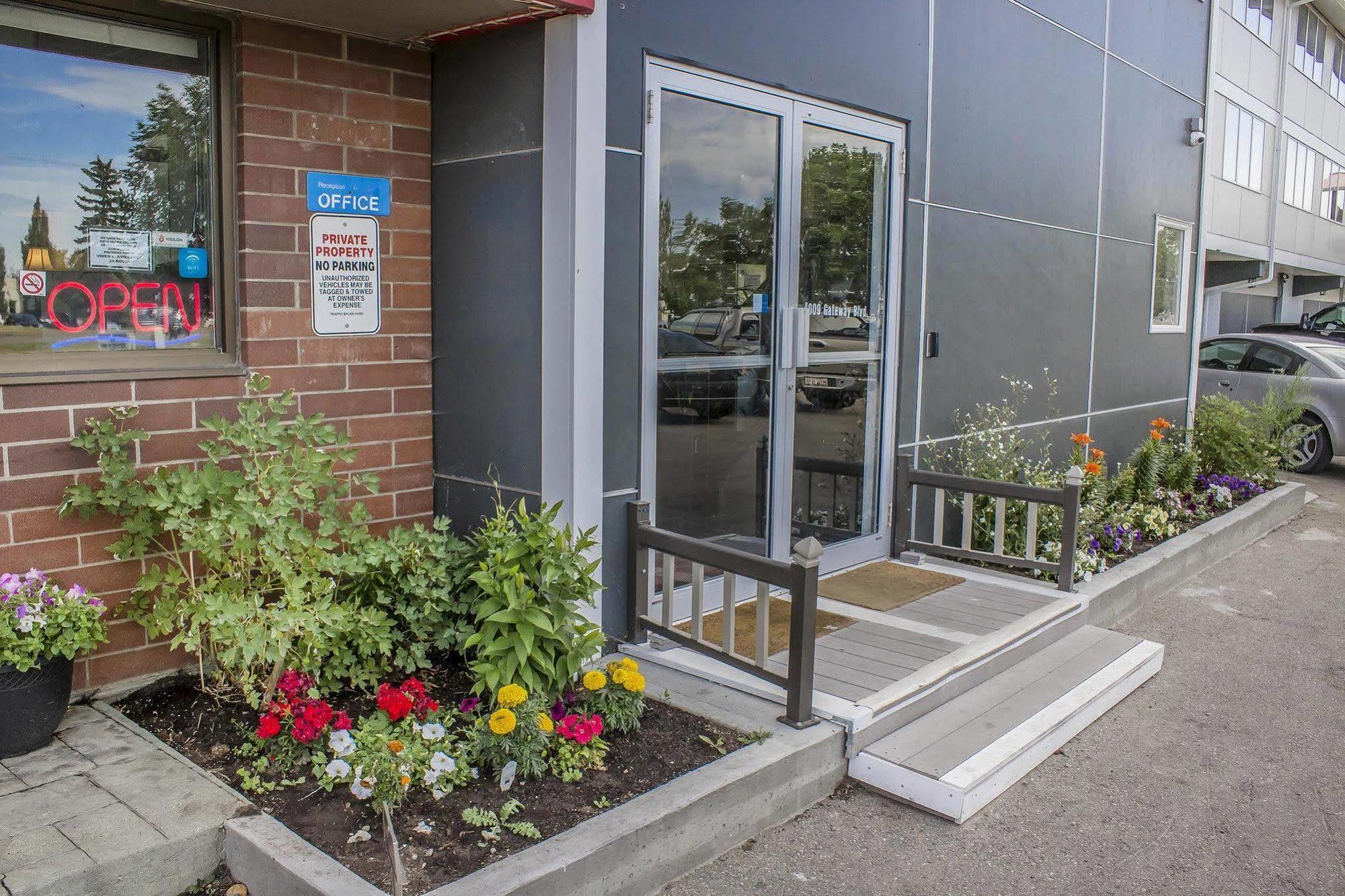 Economy Inn Edmonton Exterior photo